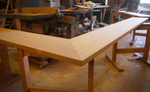 ケヤキ無垢一枚板カウンター製作中