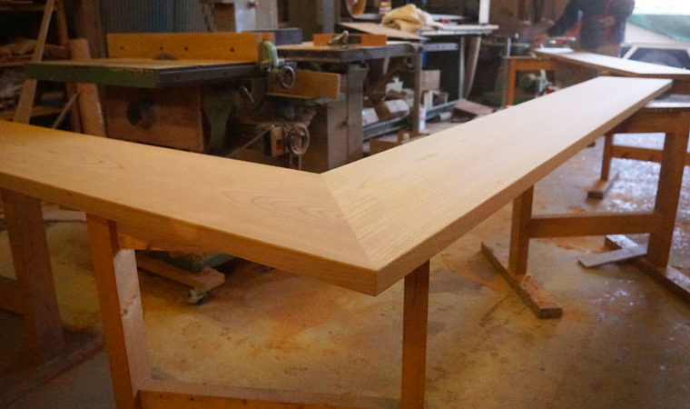 ケヤキ無垢一枚板カウンター製作中