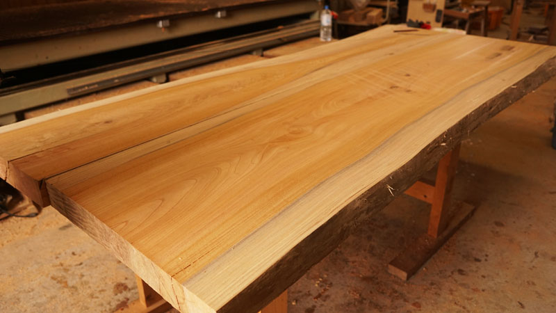 無垢一枚板のテーブル製作