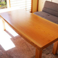 一枚板テーブルの脚取り換え