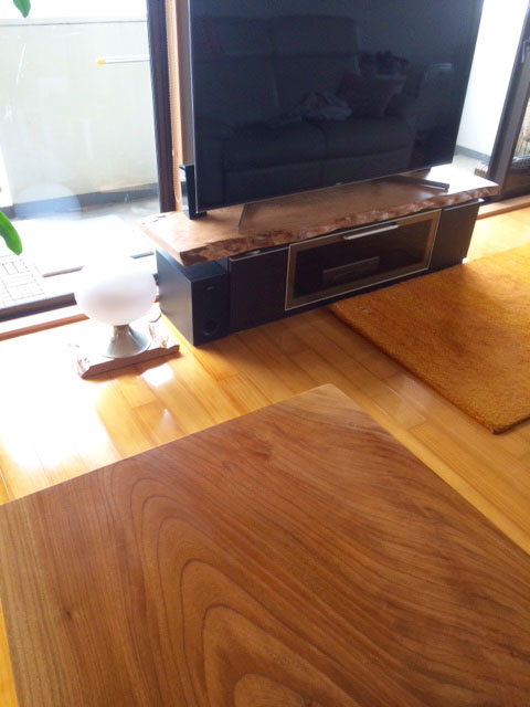 一枚板のリビング