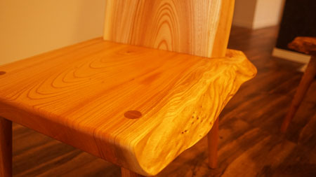 自然を活かしたイス