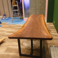 店舗什器の無垢一枚板