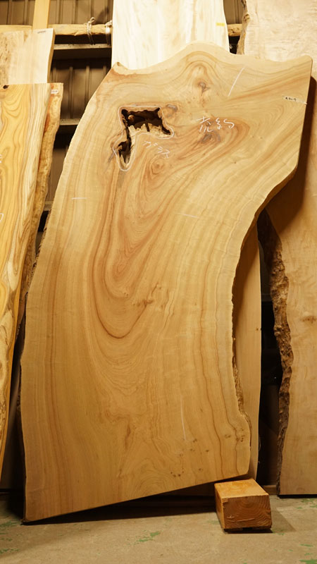 楠曲がり天然木一枚板