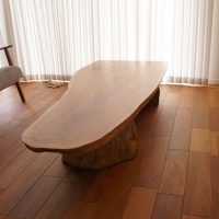 雰囲気良い一枚板テーブル