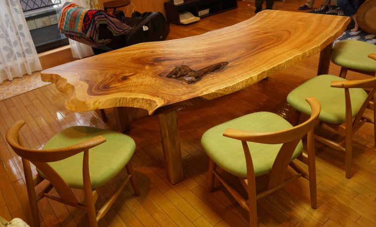 変形の一枚板天板