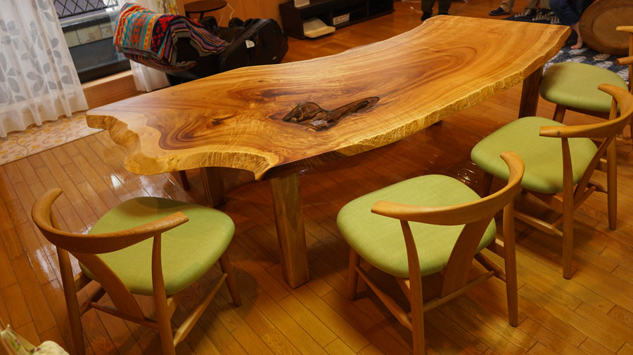 変形の一枚板天板