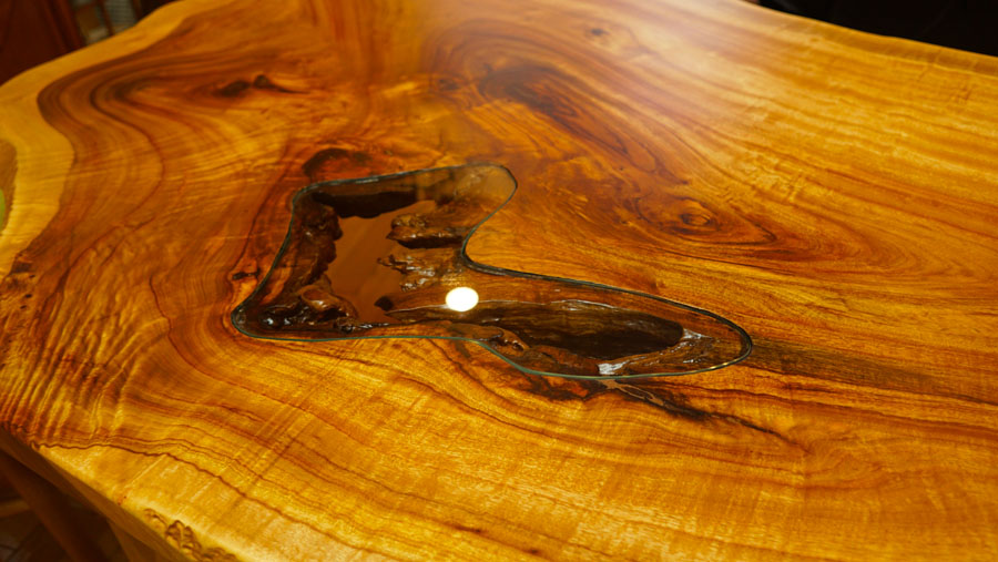 一枚板の穴埋め