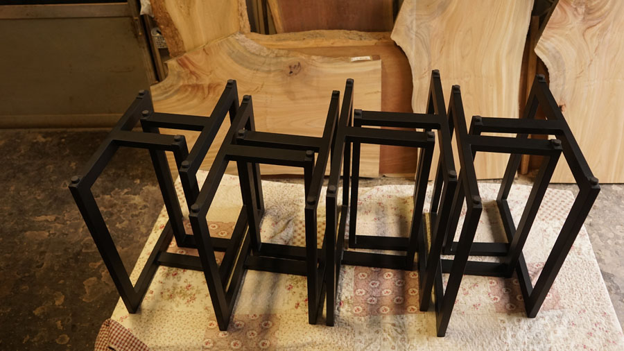 一枚板テーブルの脚