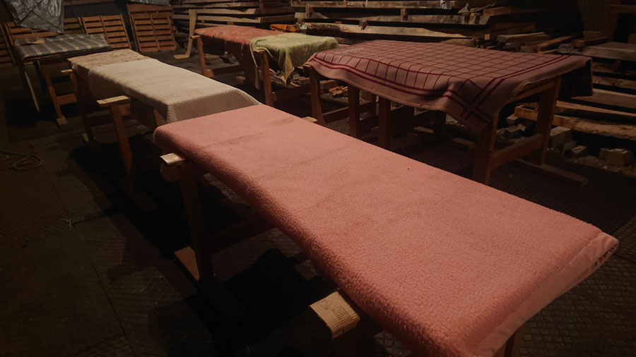 榎本銘木店の夕方