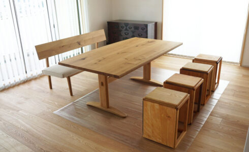 一枚板の変わった椅子