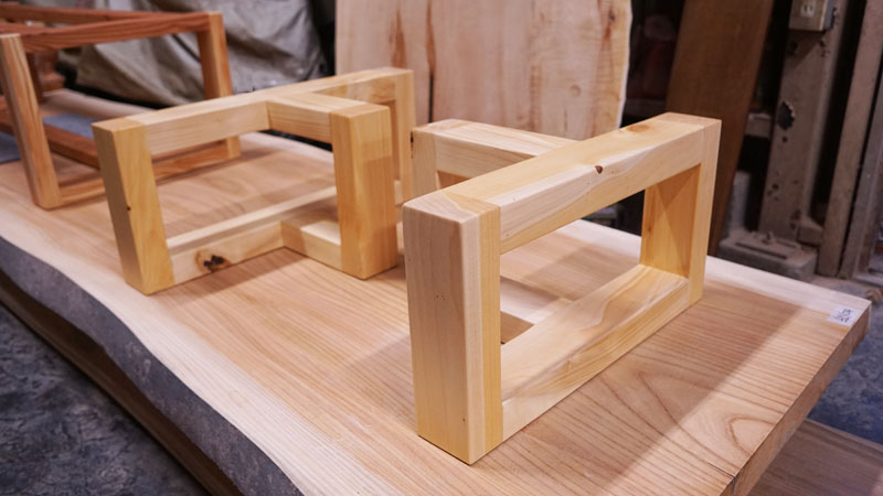 一枚板テーブルの脚