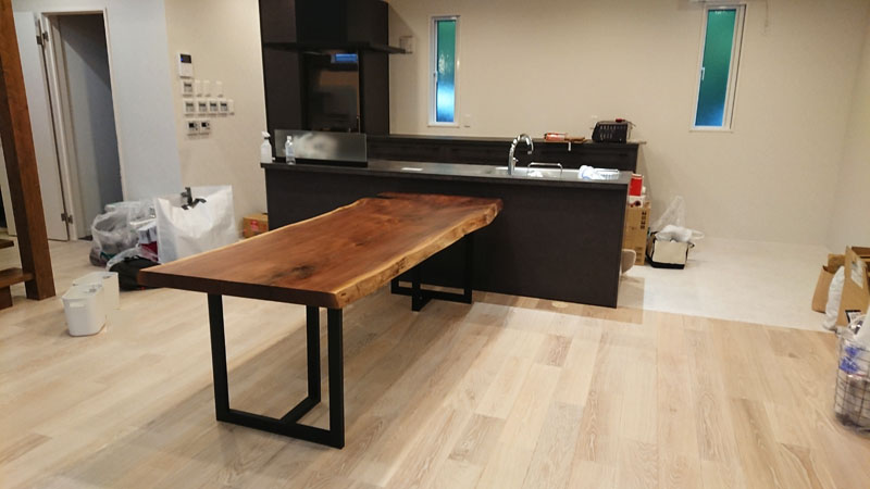 ウォルナット一枚板納品