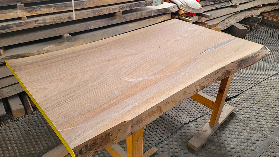 ウォルナット一枚板加工