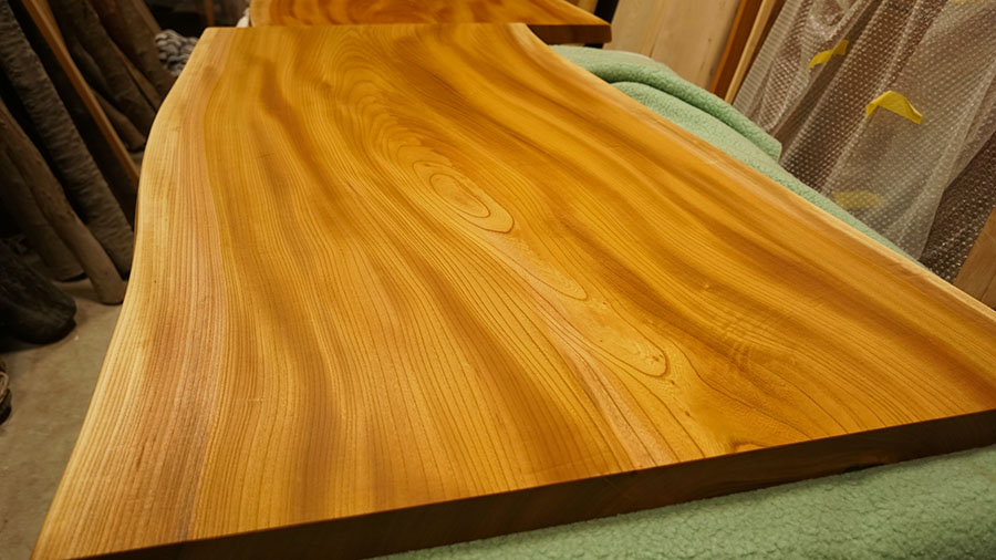 オイル塗装の一枚板