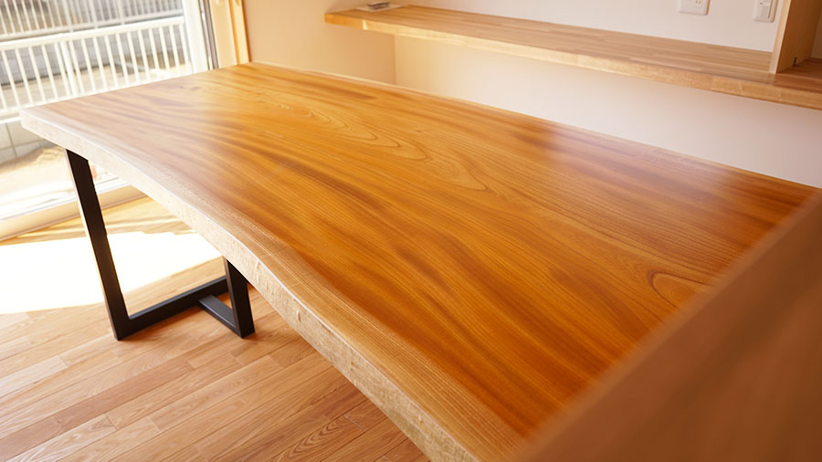 群馬県伊勢崎市へお届け一枚板ダイニングテーブル