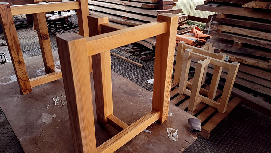 一枚板テーブルの脚 木