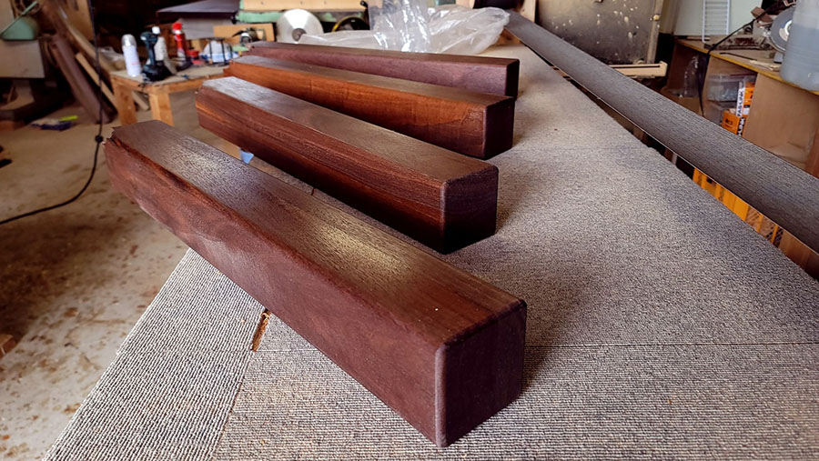 一枚板テーブルの脚