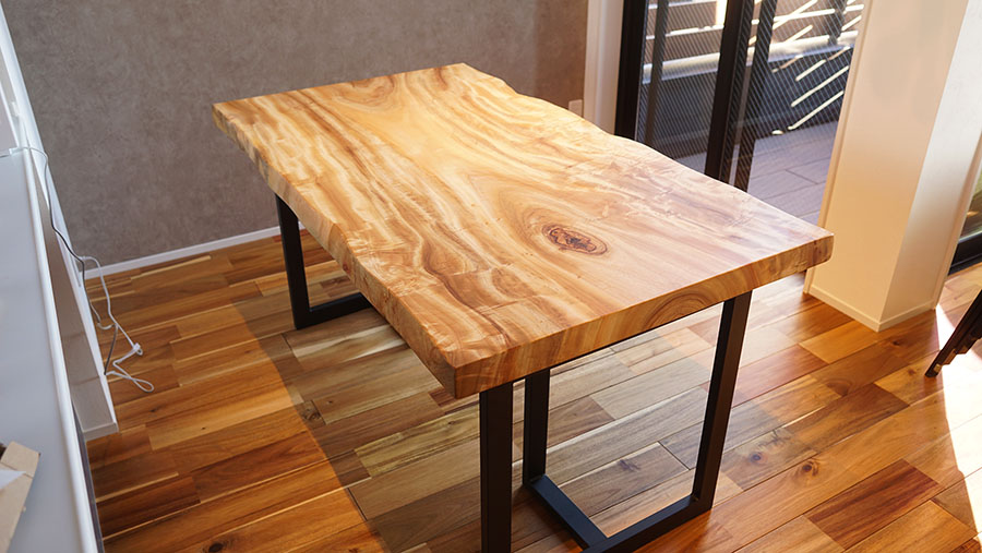 楠一枚板ダイニングテーブル