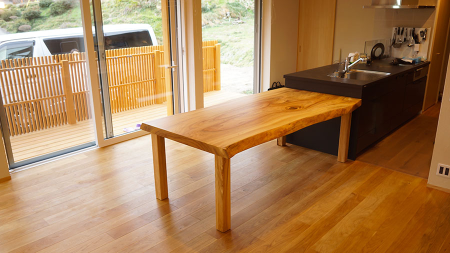 楠無垢一枚板テーブル