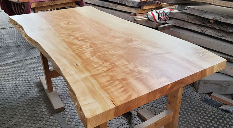 栃の木無垢一枚板