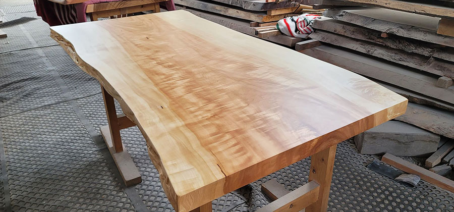 栃の木無垢一枚板