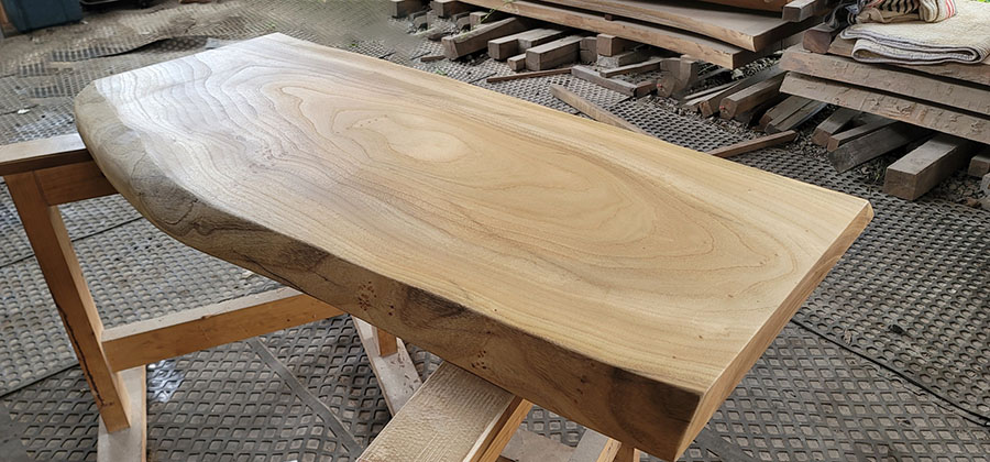 楠無垢一枚板テーブル