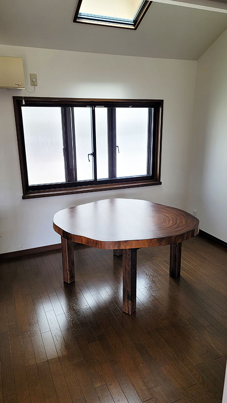 既存の一枚板座卓をダイニングテーブルへリフォーム：神奈川県