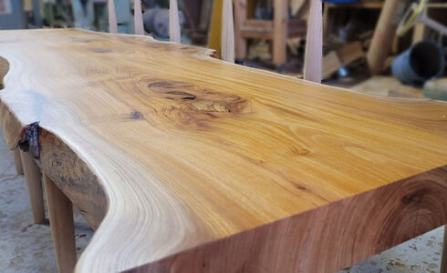 一枚板の背もたれ付きベンチ