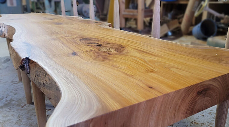 一枚板の背もたれ付きベンチ