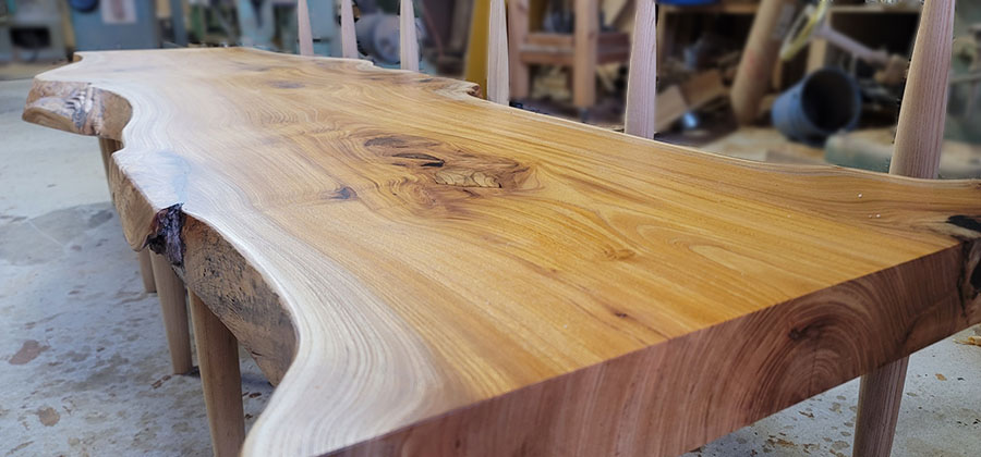 一枚板の背もたれ付きベンチ