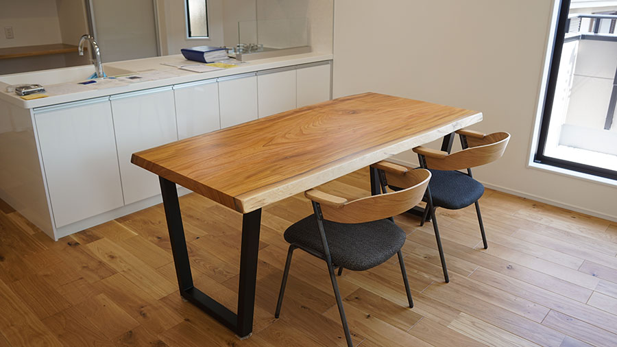 ケヤキ一枚板ダイニングテーブル