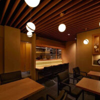 無垢一枚板使用の店舗