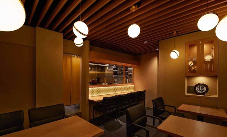 無垢一枚板使用の店舗