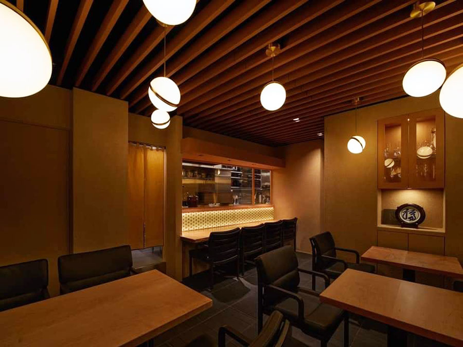 無垢一枚板使用の店舗