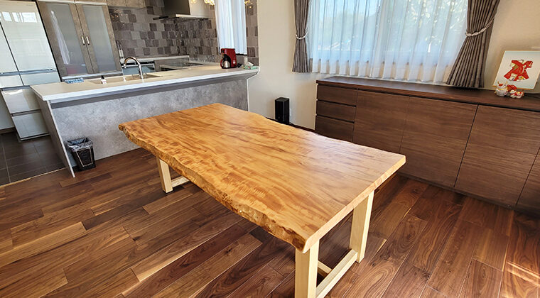 栃一枚板テーブル