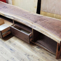 ウォルナット一枚板テレビ台