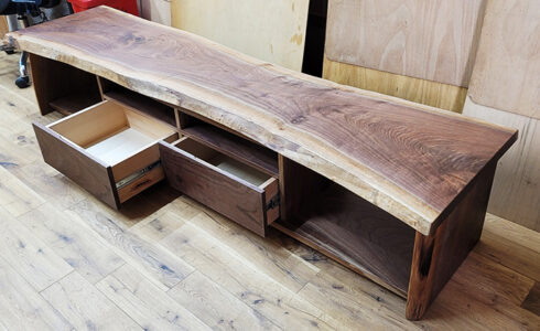 ウォルナット一枚板テレビ台