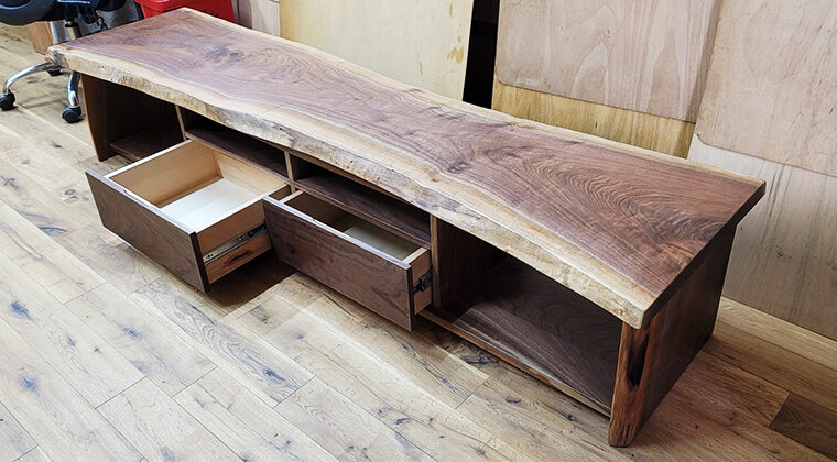ウォルナット一枚板テレビ台