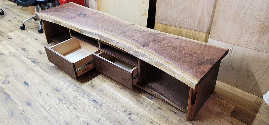 ウォルナット一枚板テレビ台