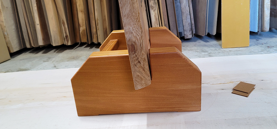 一枚板看板の脚