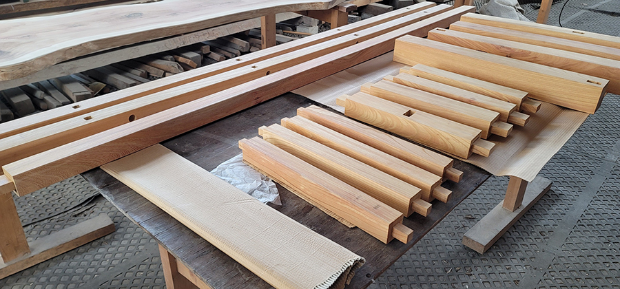 ケヤキ一枚板の脚