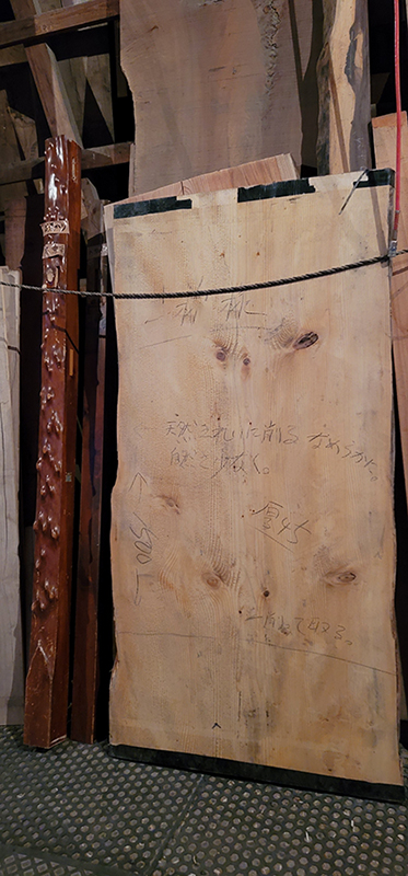 モミノキ一枚板