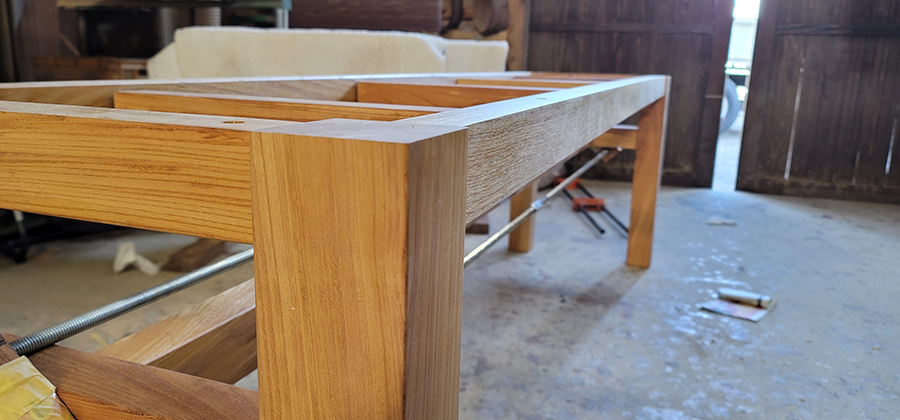 一枚板テーブルの脚