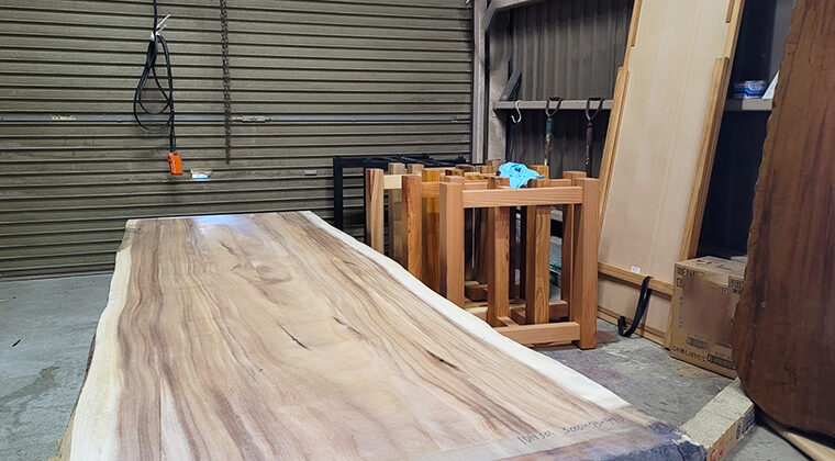 モンキーポット一枚板展示