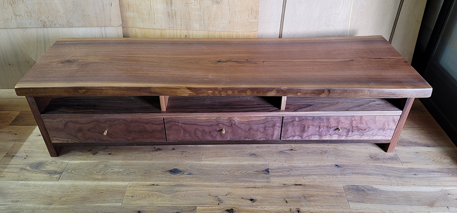 天然　さわら　DIY材　木材　天板　無垢材　一枚板　テレビ台　カウンターテーブル 栃木県栃木市｜無垢一枚板テレビ台｜無垢素材のみで製作した本物の家具