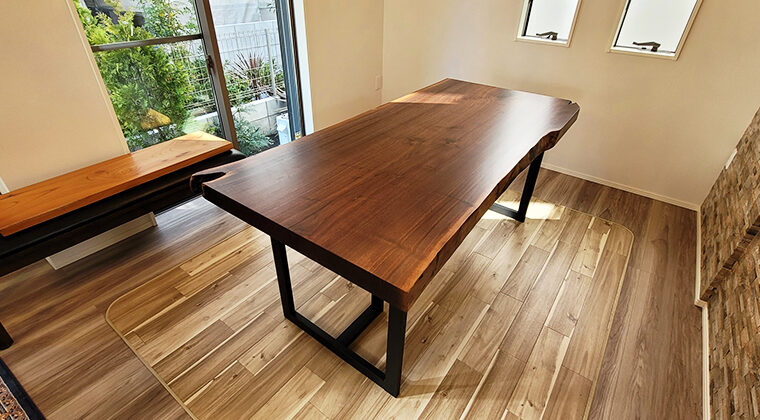 ブラックウォルナット一枚板ダイニングテーブル