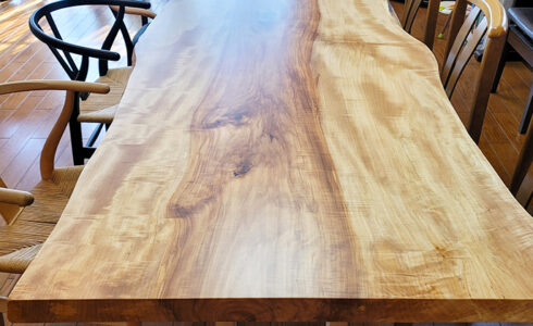 栃一枚板の木目