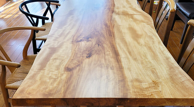 栃一枚板の木目