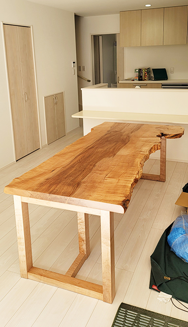 無垢一枚板ダイニングテーブル製作